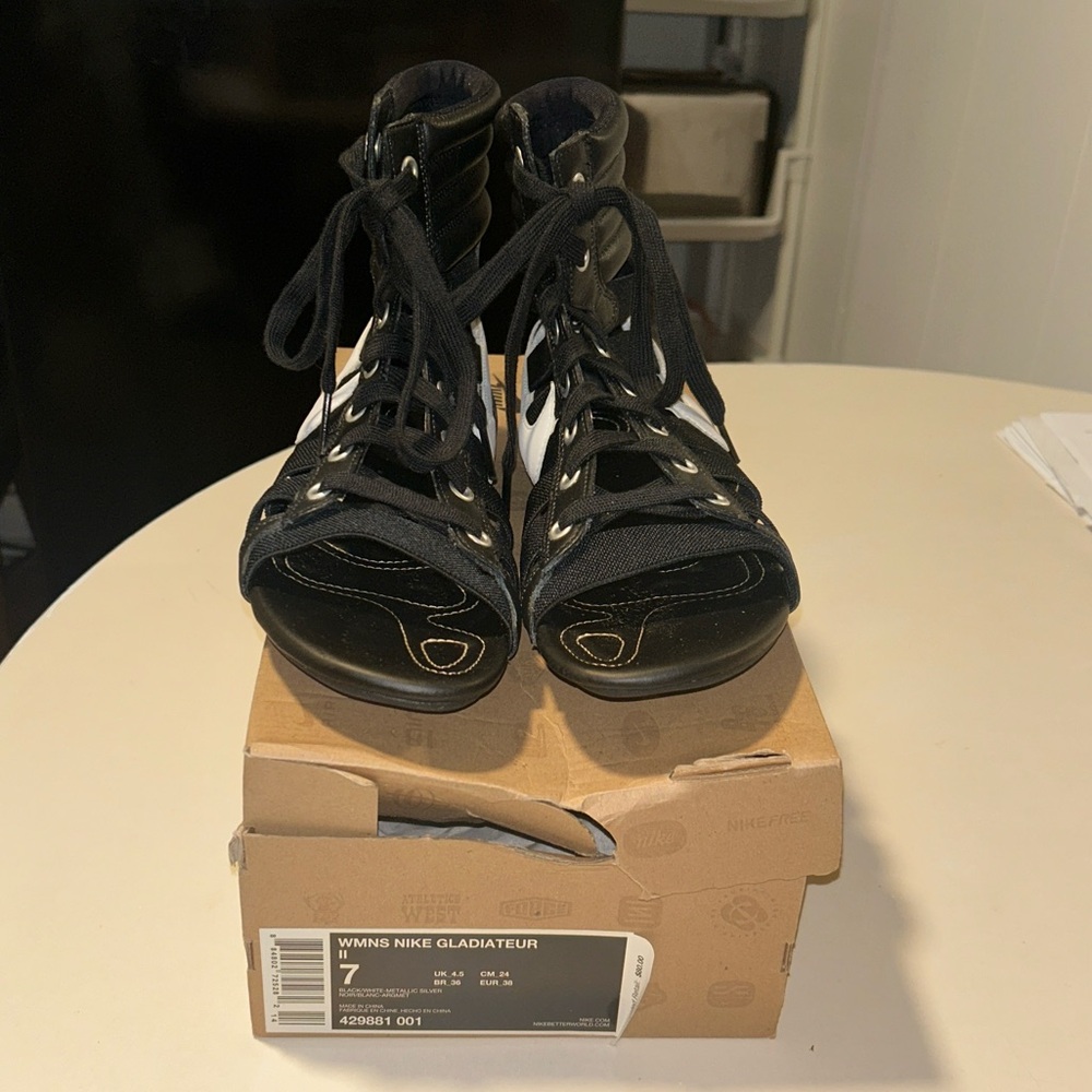 “NEW! RARE…”NIKE” Black Gladiateur II Sneaker/Sandals ♥️ - Picture 3 of 7